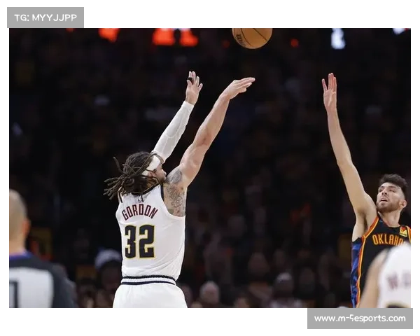 雷霆半场领先18分，霍姆格伦12+10+6帽统治内线