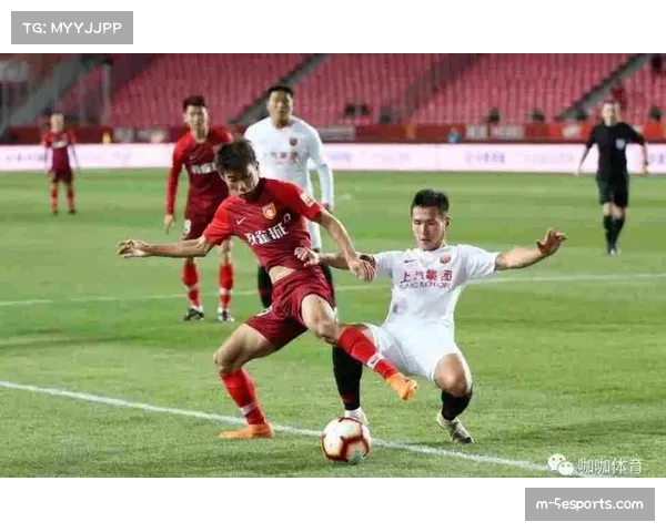 防守阵线前移旨在增加对持球人压力，同时切断传球线路